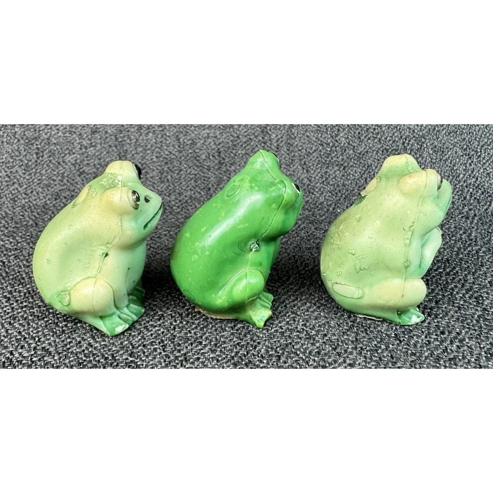 Vintage 3 Frogs Green Ceramic Whimsical Shelf Sitters Hong Kong 1.5 each